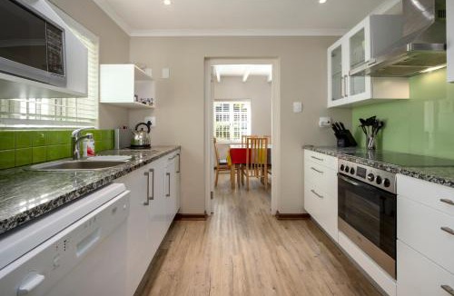 Eastcliff House | Quainton Cottages
