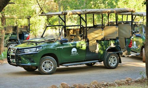 Matlhagame Cabin | Black Rhino Game Lodge