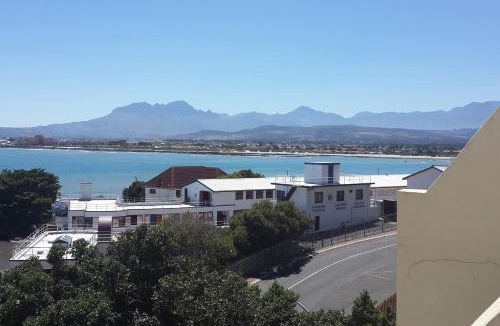 Gordons Bay Central Apartment | First Group Cape Gordonia