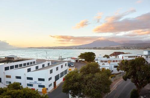 Gordons Bay Central Apartment | First Group Cape Gordonia