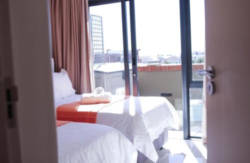 Century City Apartment | Manhattan Luxe Suite at Canal Walk
