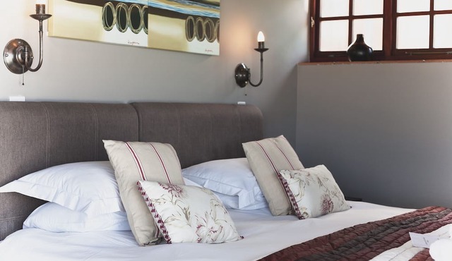Dolphin Dunes Guest House in Wilderness