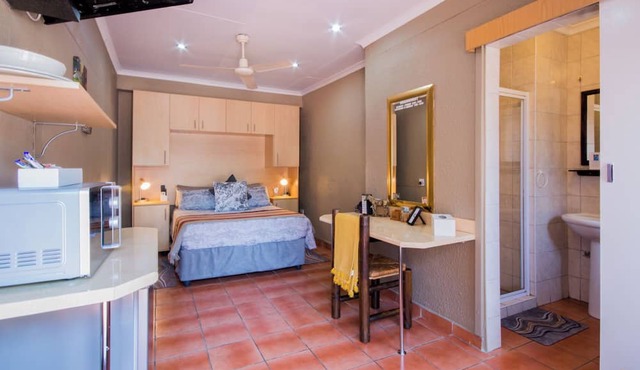 Marle' Lodge Bed & Breakfast in Germiston