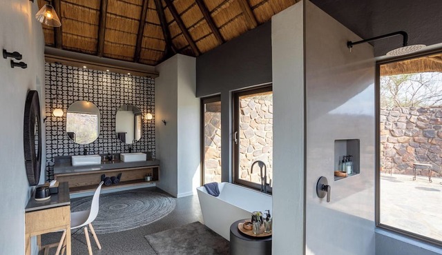 Tuningi Safari Lodge in Ramotshere Moiloa