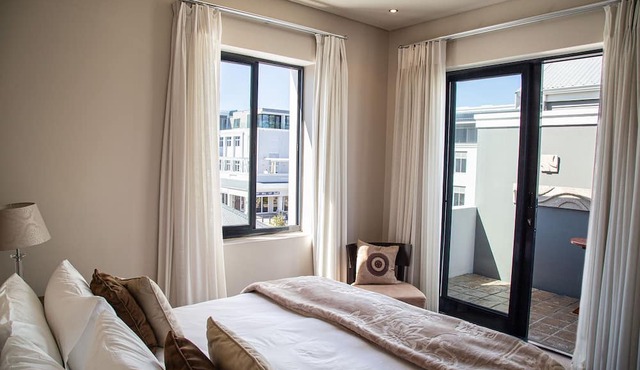 Marine Square Luxury Suites in Hermanus