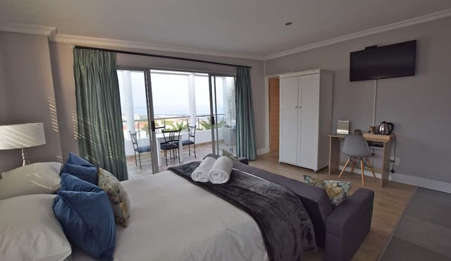 Dolphin House Apartments in Hermanus