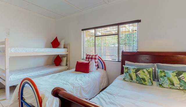 Seeberg Cottage C Hermanus in Hermanus
