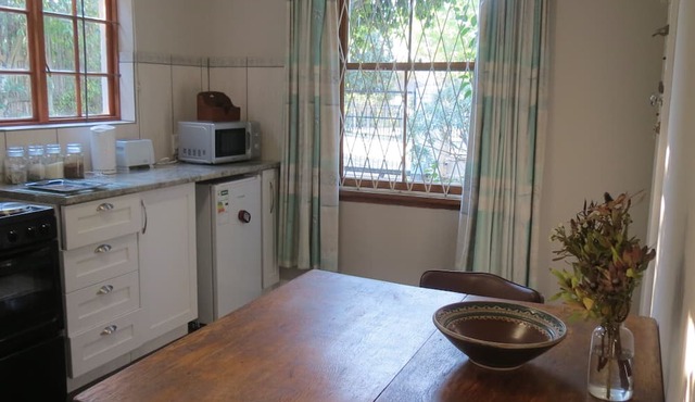 Bedsitter with on-suite bathroom and full Kitchen in Grahamstown