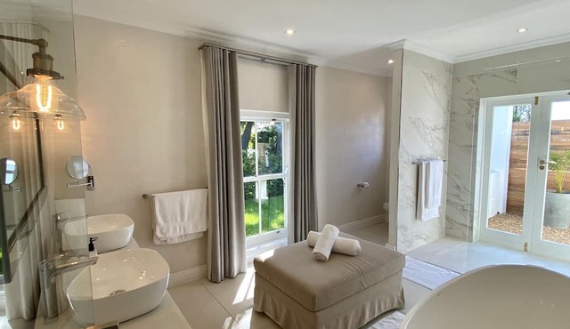 La Paris Estate