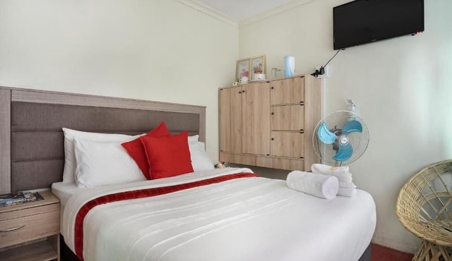25 Jacaranda Lodge & Backpackers in Pinetown