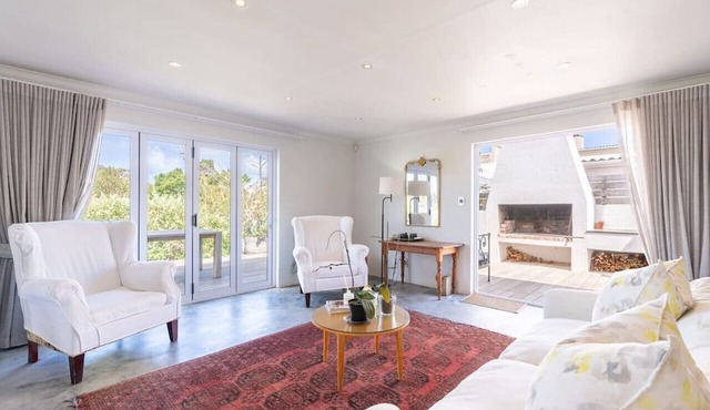 Coastal Elegant 4 Bedroom Home in Onrus