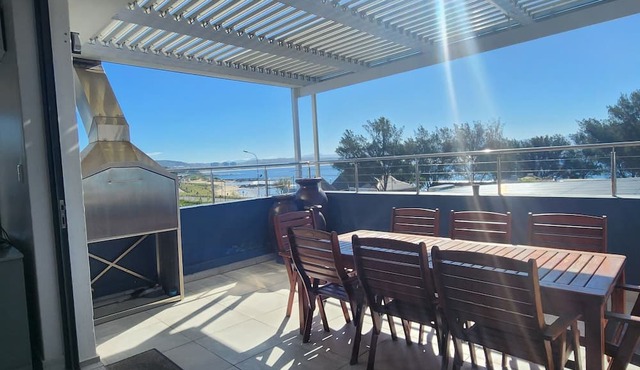 85th On Wigget, Apartment unit 10 with private plunge pool and seaview in Mossel Bay
