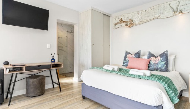 Zaria Sun Cottage in Cape Town