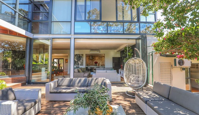 Extraordinary Villa in Cape Town. Perfect for a group trip or large family