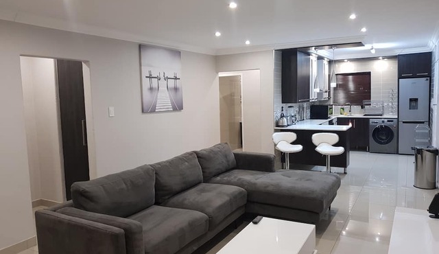 Semeni Asante Apartment in Johannesburg South