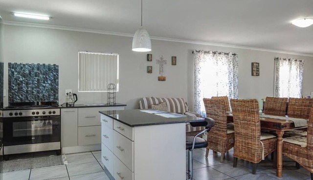 La Protea Langebaan Coastal Escape 3 Bed 2 Bath in Langebaan