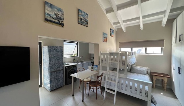 Sting-ray Cottage - Staynest Guesthouse in Port Edward