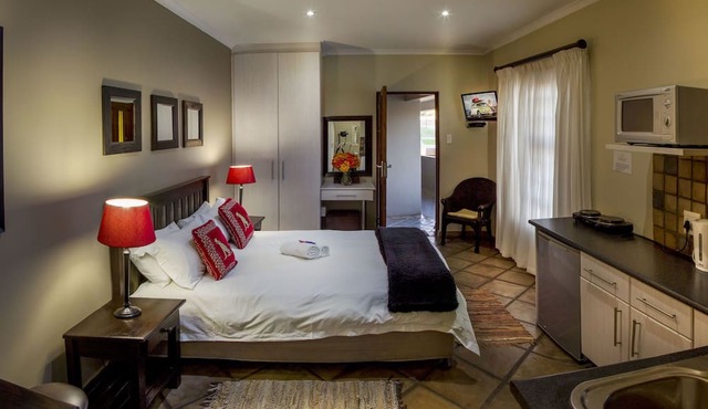 Lalapanzi Guest Lodge in Gqeberha (Port Elizabeth)
