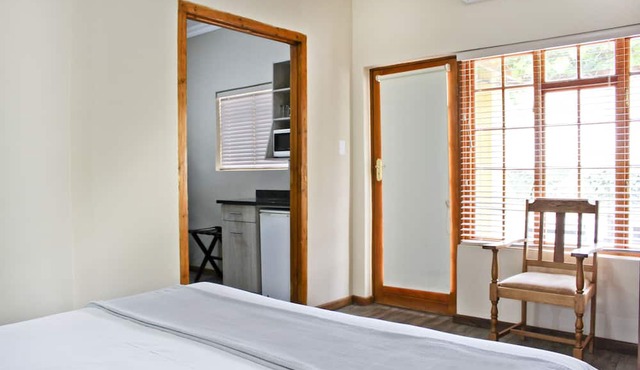 17 on Bird Guest House in Beaufort West