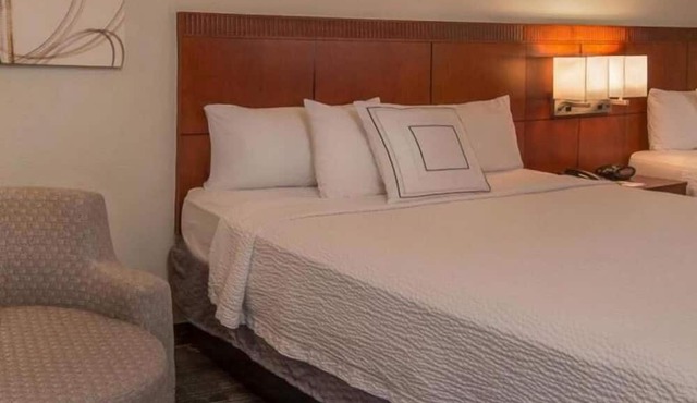 Stay Close to Old Town Waterfront! 4 Paws-friendly Units w/Parking in Arlington