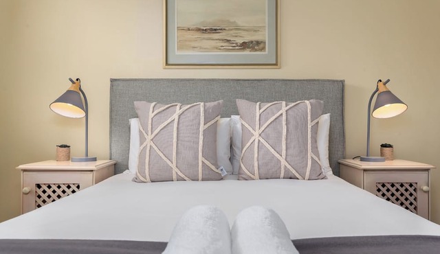 Newly Refurbished Apartment| Wifi | Netflix | DSTV