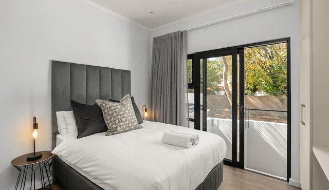Luxury | Brand New | 2 Bed | Rosebank in Johannesburg