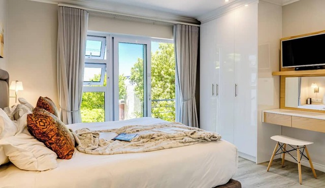 Stylish 2 Bedroom Apartment in Camps Bay ASilvertide
