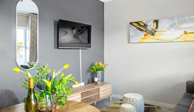 The Orion 18 - One Bedroom Apartment, Sleeps 2 in Blouberg