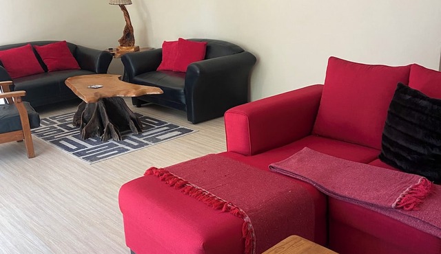 Escape to the country side.nBeautiful 3-bedroom cottage with scenic views in Gqeberha