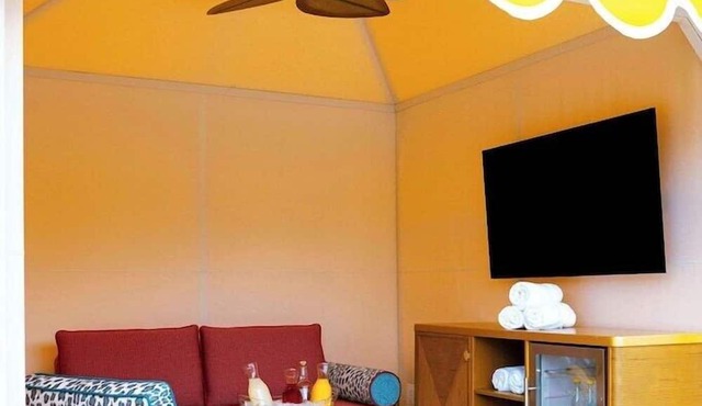 2 Connecting Suites at a 4⭐️ Hotel in Las Vegas