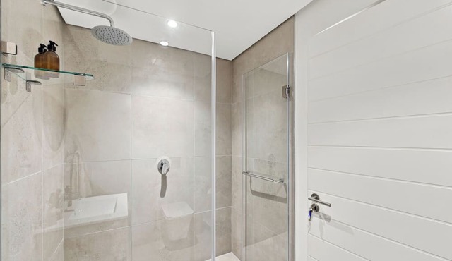 Luxury 3 Bed Apartment |Balcony, Pool and Gym in Umhlanga