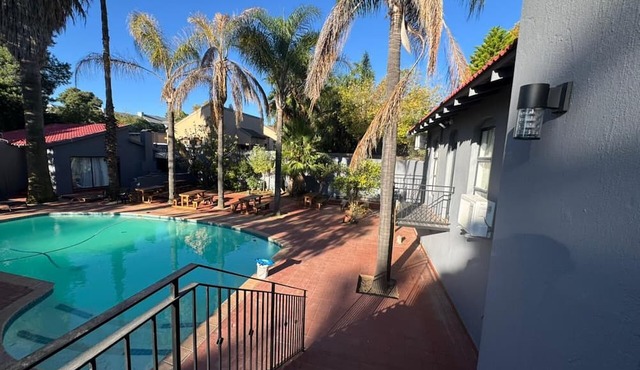 Boutique Hotel-Style 8Bed Villa In Ferndale in Randburg