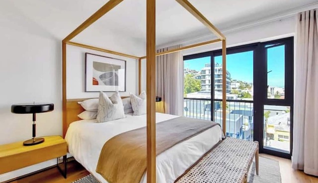 Luxury Penthouse with Ocean View, A/C and Inverter in Cape Town