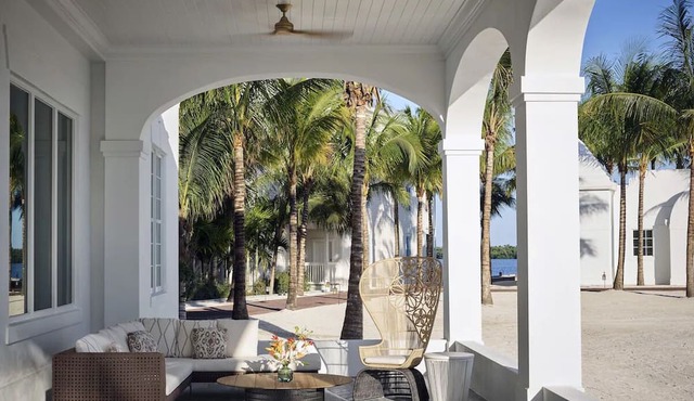 Right in the Middle of Florida Keys | Relaxing Private Beach & Outdoor Pools in Marathon