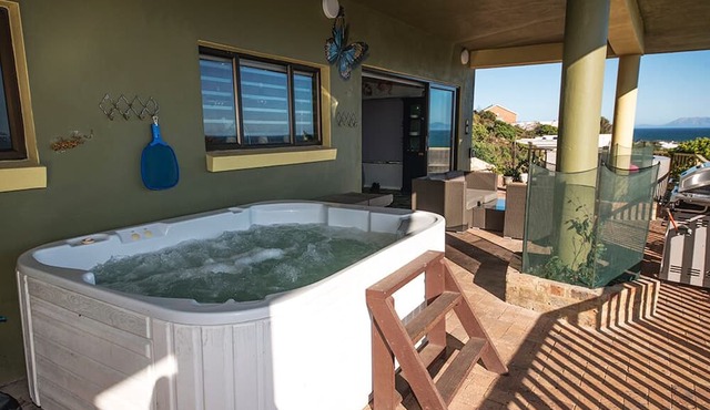 Dreamview Family Suite @ The Butterfly Villa : Spectacular views in Pringle Bay in Pringle Bay