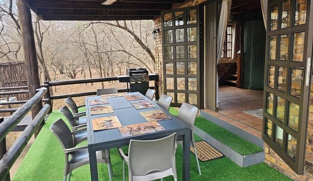 4-bedroom, 4-bathroom house in Marloth Park with WiFi and AC. Enjoy your stay in Marloth Park