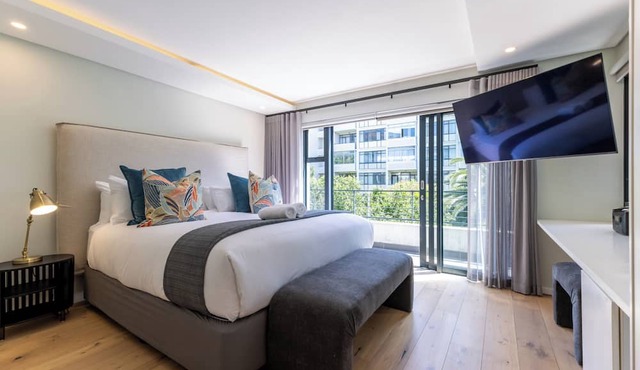 Luxury Sea Point 2 Bed Apartment | Pool in Cape Town