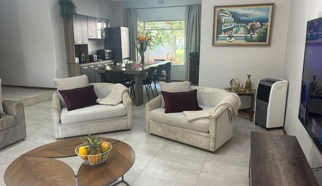 Charming 3-bedroom house with WiFi, fitness room in welcoming Centurion in Centurion