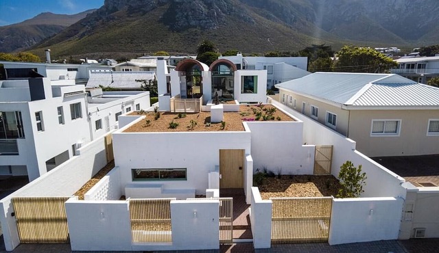 Hyggehus | Designer Holiday Home in Voëlklip in Hermanus