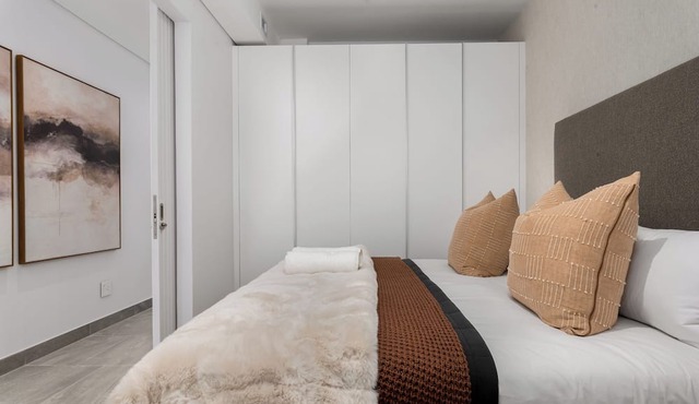 Modern Designer One Bed Apt | City and Harbour Views in Cape Town