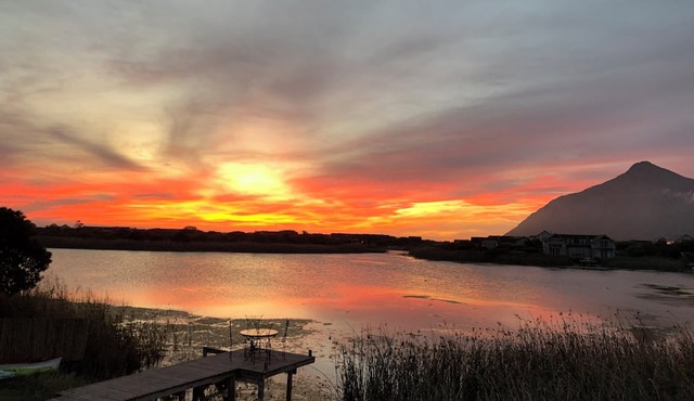 Blissful Lake Living, the ultimate break in Cape Town