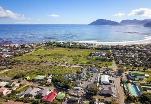 Brand New Coastal Apartment 5 Min Walk to Beach in a Secure Gated Complex in Kommetjie