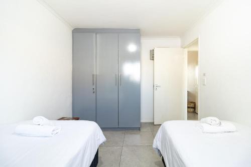 2 Bedroom Pinelands Medical Leisure Apartment in Cape Town