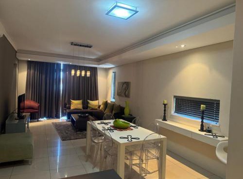 2BR Apartment, Walk to Mall & Lake in Cape Town