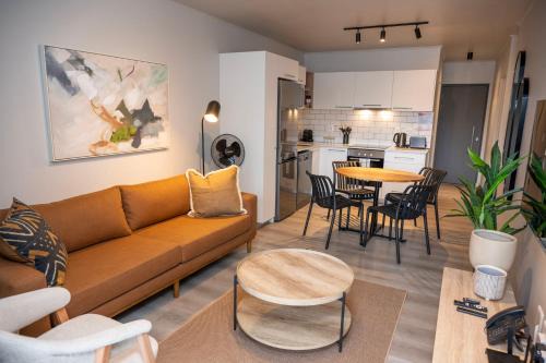 102 Seahorse - 2 Bedroom Premium Unit with Balcony and Parking in Knysna