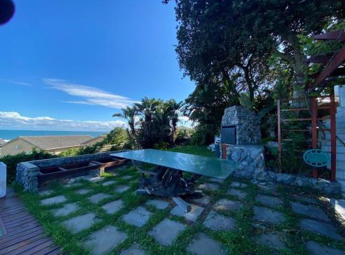 Kingfisher Beach house with sea view in Haga-Haga