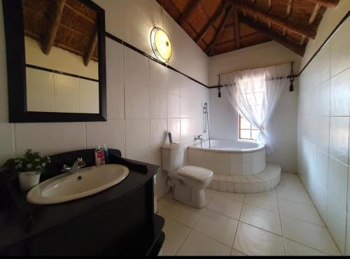 Bushveld Pond Guest House in Roodeplaat