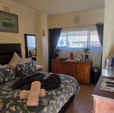 Aloe Self Catering One Bedroom With Kitchenette in Port Shepstone