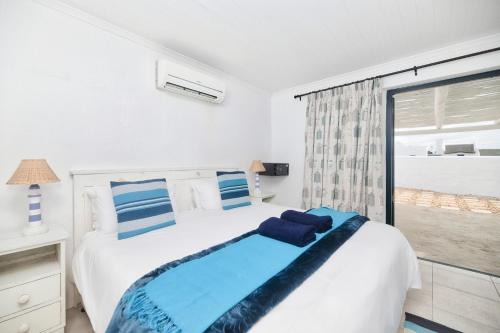 Family Tides in Langezandt Struisbaai in Struisbaai