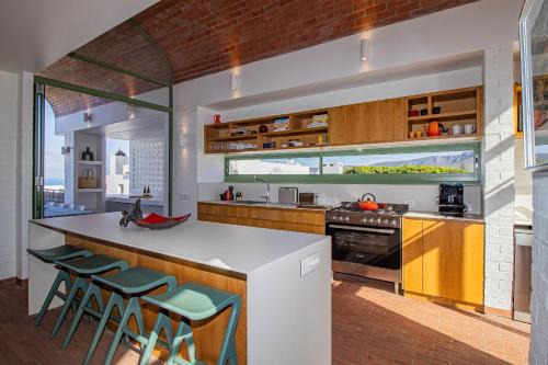 Hyggehus Designer Holiday Home In Voëlklip in Hermanus